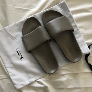 BNWT Vince Gavin Sandal - woodsmoke - sz 7